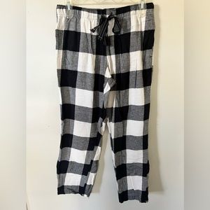 Old Navy Plaid Fleece PJ Pants. Worn maybe twice, GREAT condition. Men’s medium.